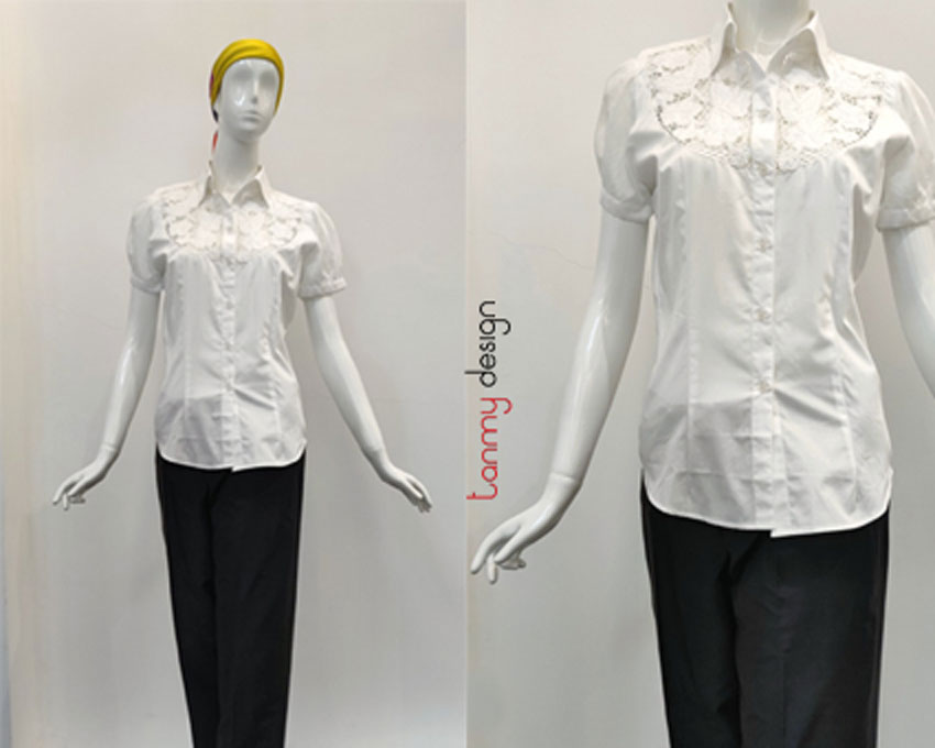 Shortsleeve top with lace embroidery